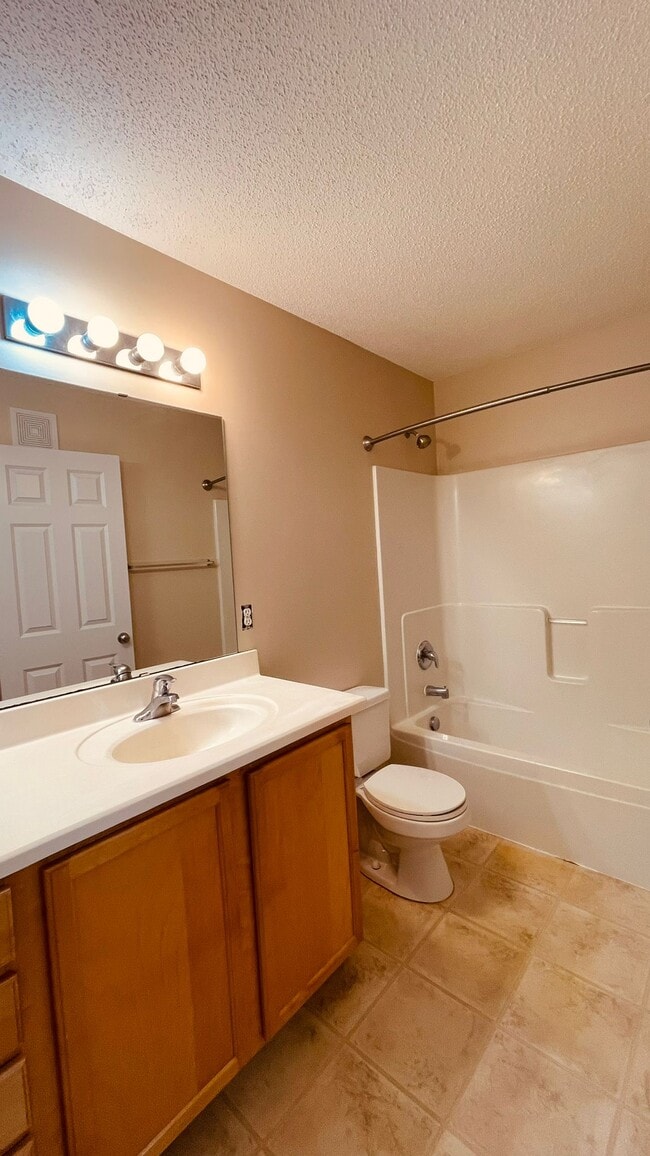 Upstairs Bathroom - 6583 Linwood Drive