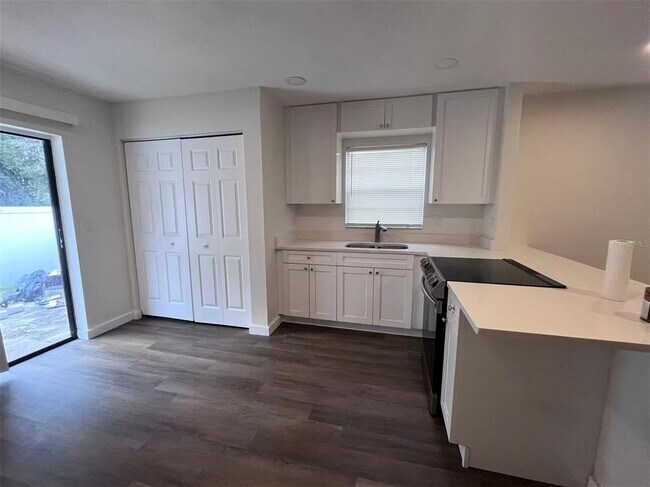 Building Photo - 1016 9th Ave NW