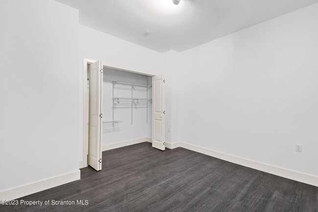 Building Photo - 19 W River St