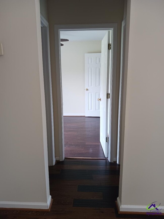 Building Photo - 732 Gateway Dr