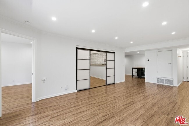 Building Photo - 5009 Woodman Ave