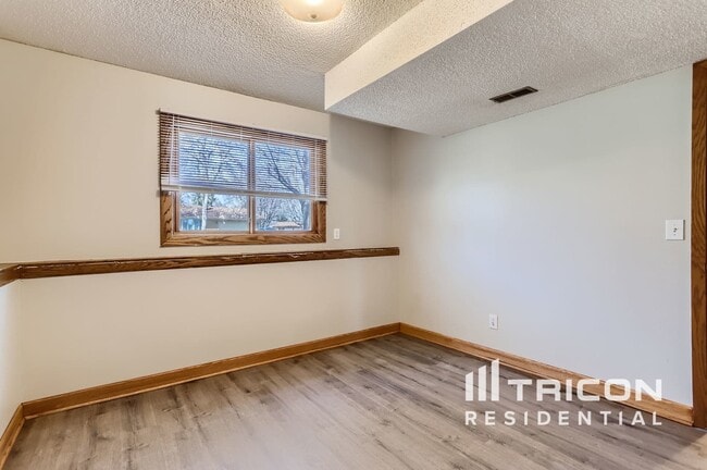 Building Photo - 16691 N Hillcrest Ct