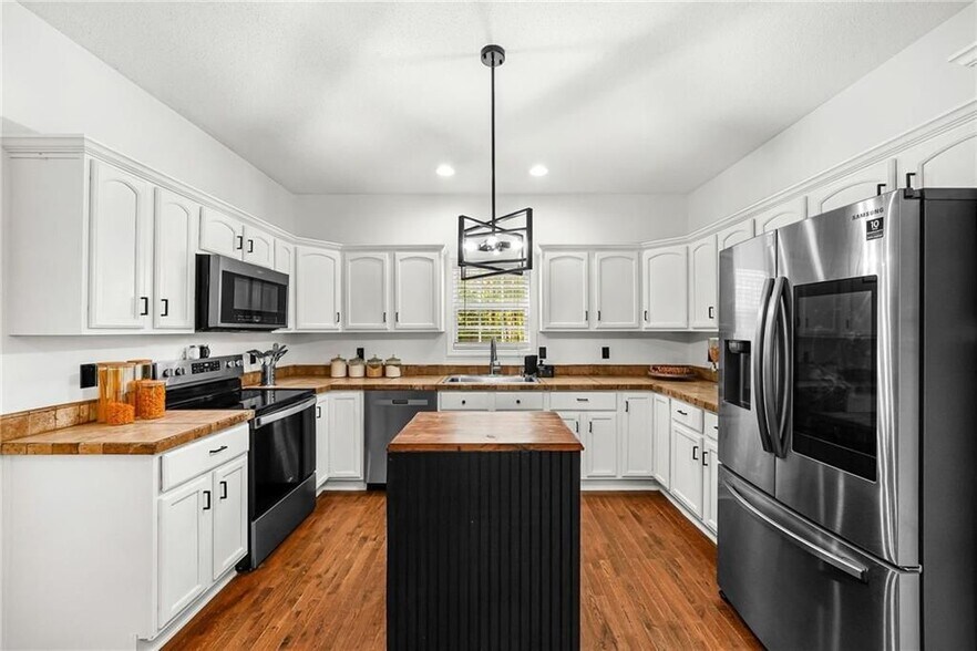 Building Photo - 176 Oak Leaf Dr
