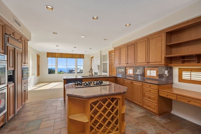 Building Photo - Exclusive Pelican Ridge Home.