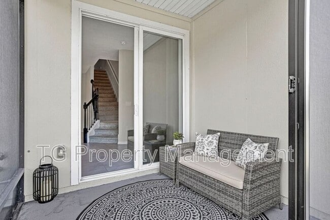 Building Photo - 443 Coastline Way