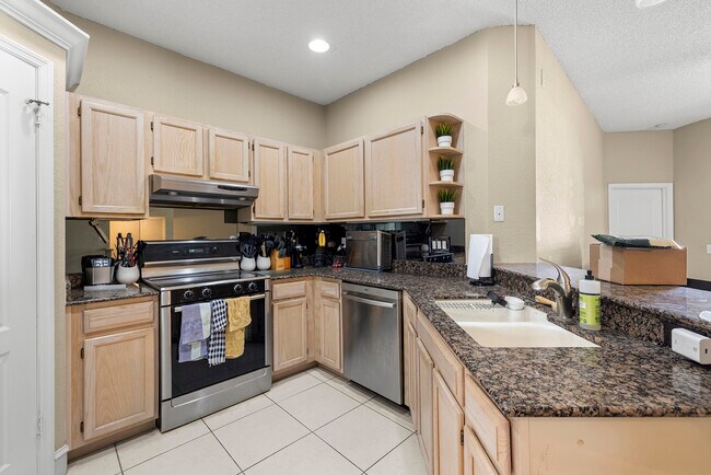 Building Photo - 705 Mainsail Dr