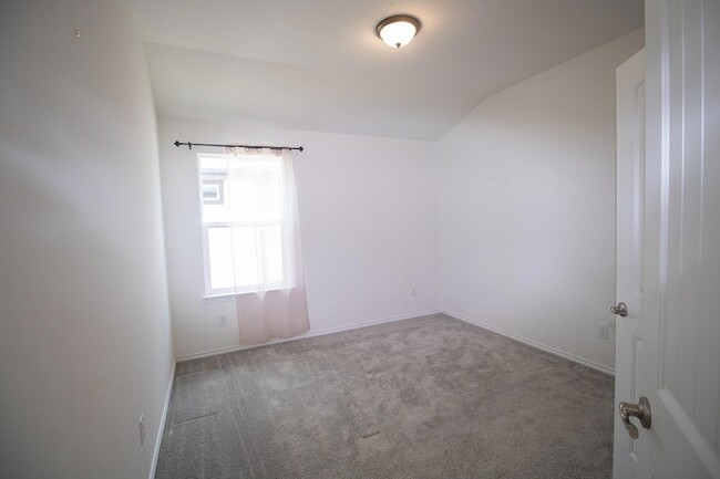 Building Photo - 2105 Ebony Dove St