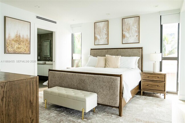 Building Photo - 1930 Bay Dr