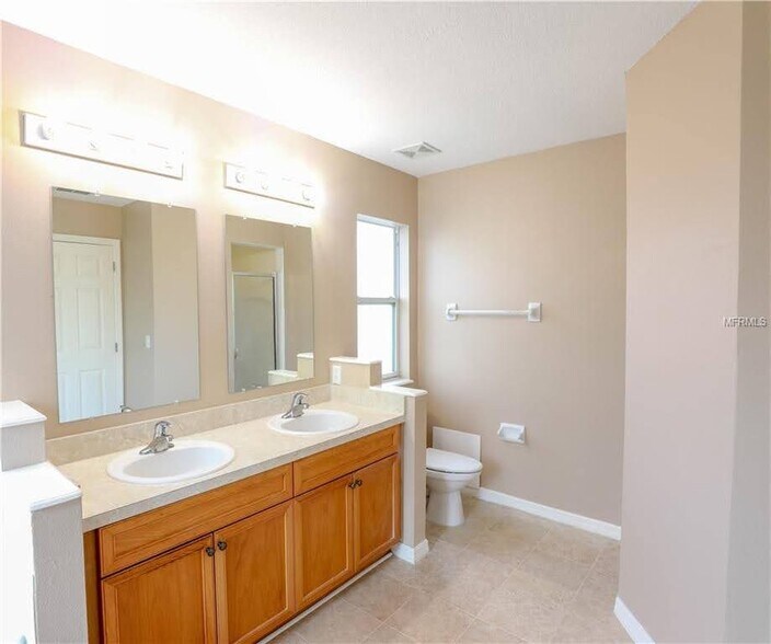 Building Photo - 835 McFall Ave