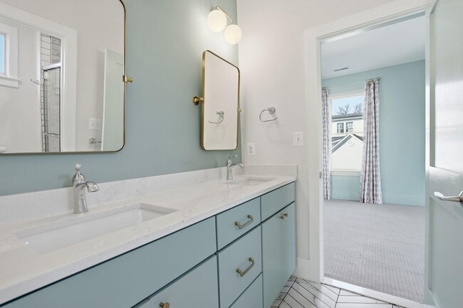 Building Photo - 1618 N Danville St