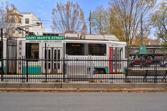 Building Photo - 1011 Beacon St