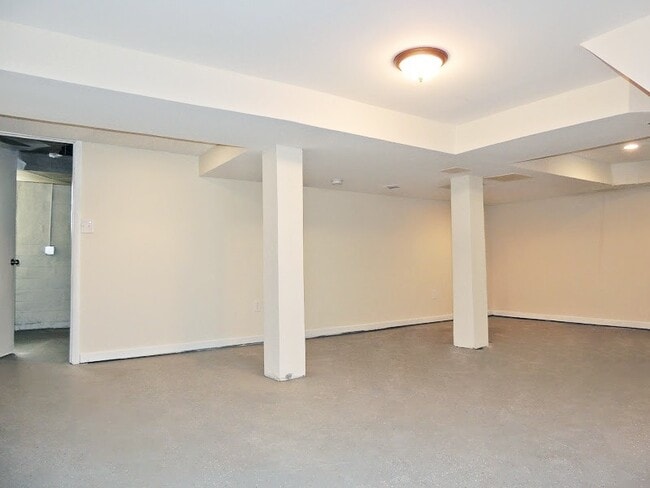 Building Photo - 3 Bed - 1.5 Bath Colonial for Rent in Cleveland Heights!