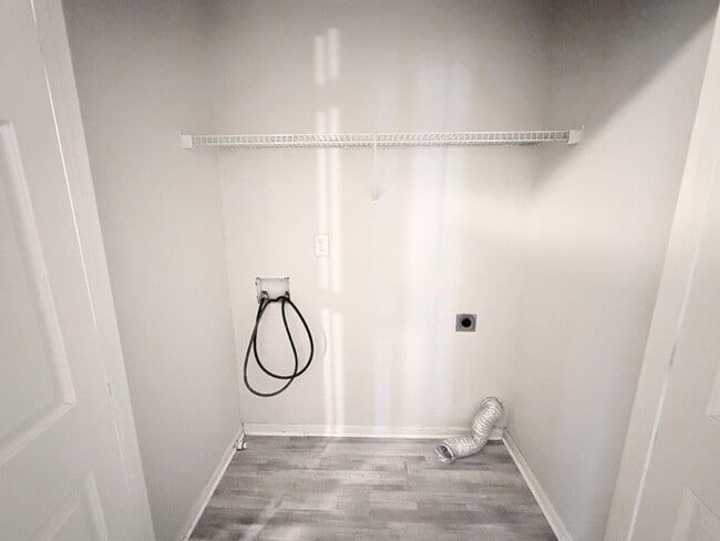 Building Photo - House 4 Beds 3 Baths