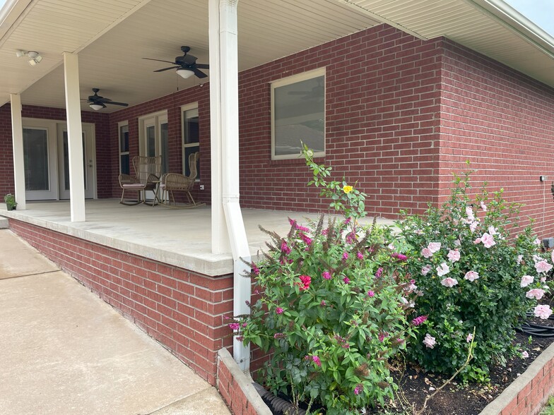 Large Back Patio - 164 Tyler Cv