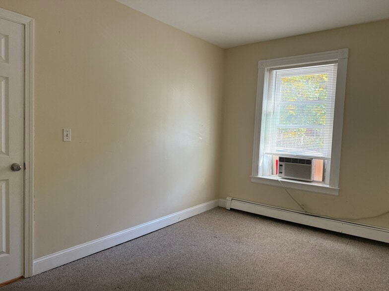 Building Photo - 18 Holmes St