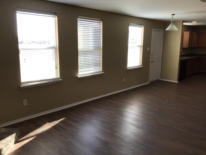 Building Photo - 1333 Gayle St