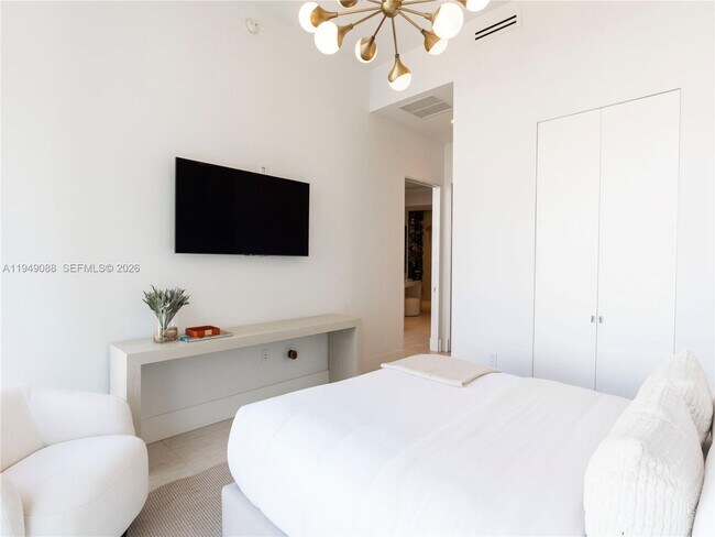 Building Photo - 2669 S Bayshore Dr