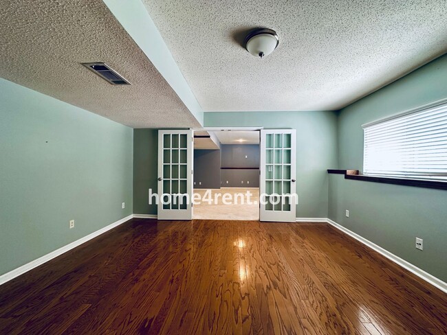 Building Photo - Four Bedroom Olathe Home in a Quiet Neighb...