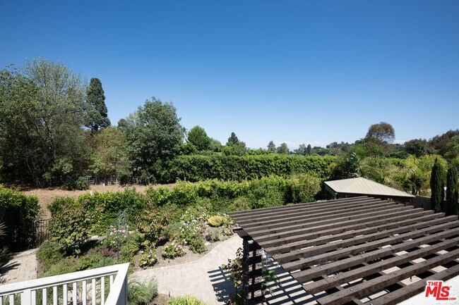 Building Photo - 9 Casaba Rd