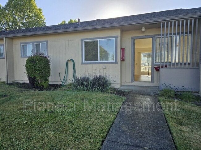 Primary Photo - 1663 NE Vine St