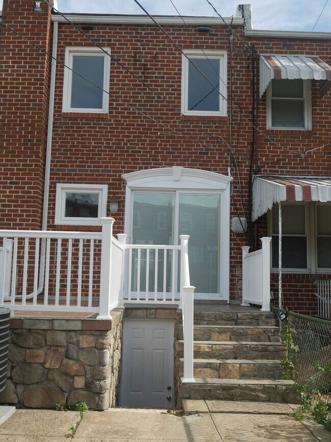 Building Photo - Modernized 2 Bedroom Rowhome in Baltimore