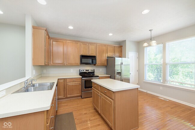 Building Photo - 8333 Clayhurst Dr