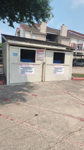 Building Photo - 3025 Walnut Bend Ln