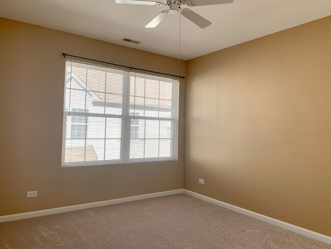 Building Photo - 2905 Stonewater Dr