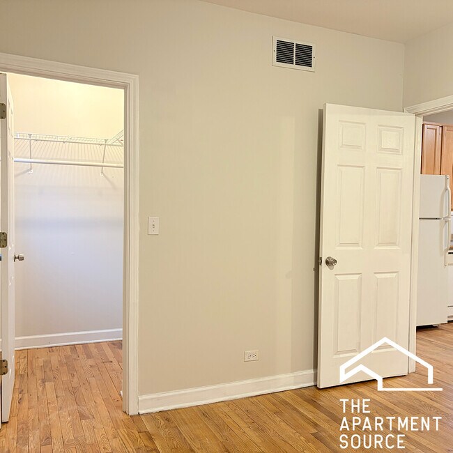 Building Photo - 1512 W Erie St