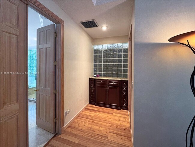 Building Photo - 375 Sabal Way