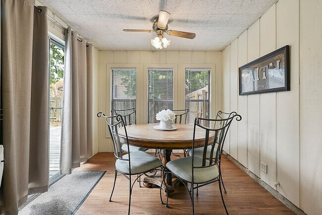 Building Photo - 3906 Sioux Cir