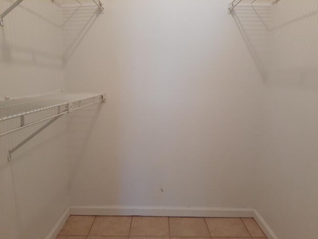 Building Photo - 634 S Jeff Davis Dr