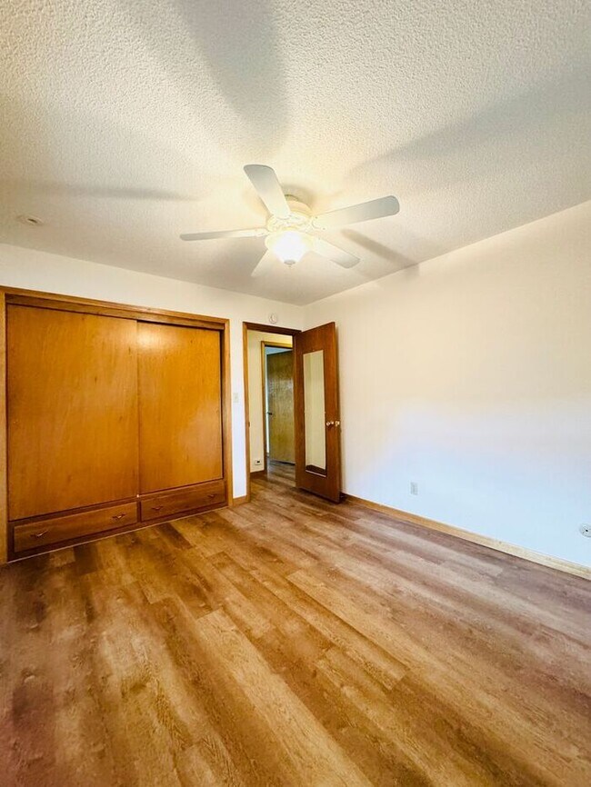 Building Photo - 4 Bedroom - 2 Bath Ranch Style Home with 2...