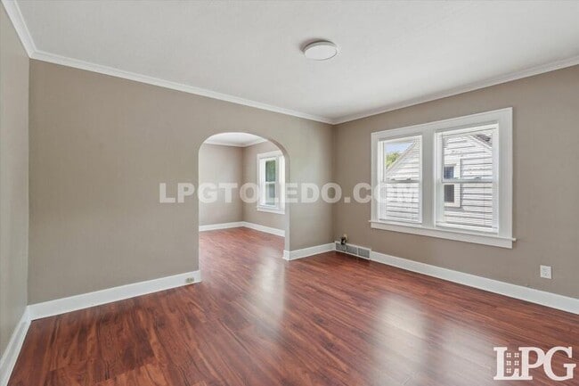 Building Photo - 2030 Wyndhurst Rd