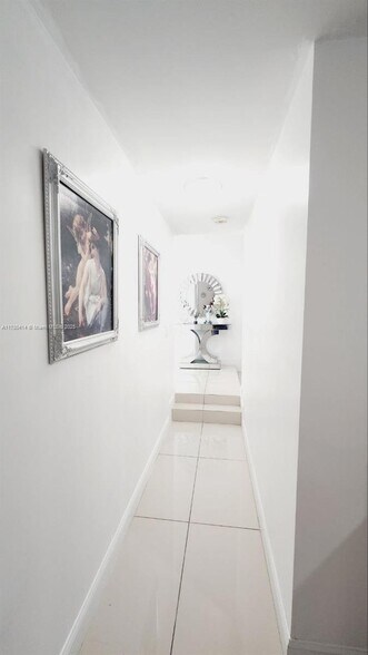 Building Photo - 434 SW 99th Ct