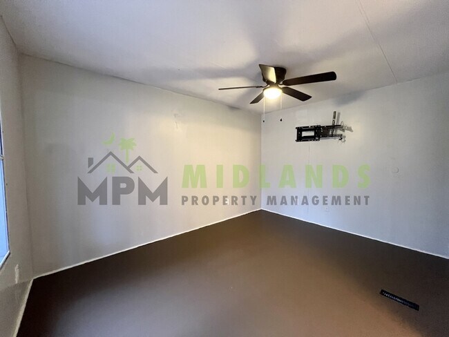 Building Photo - 240 Rister Rd