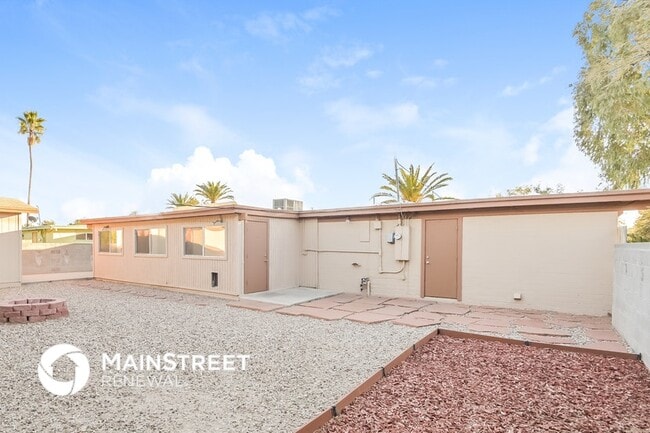 Building Photo - 5913 E Lester Dr