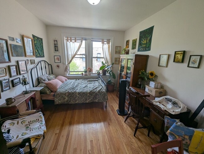 Building Photo - Newly Renovated 1 Bedroom in Rogers Park/L...
