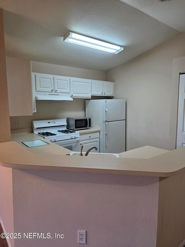 Building Photo - 13810 Sutton Park Dr N