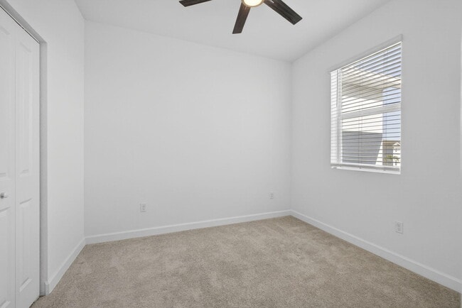 Building Photo - 846 SE grovebush Ln