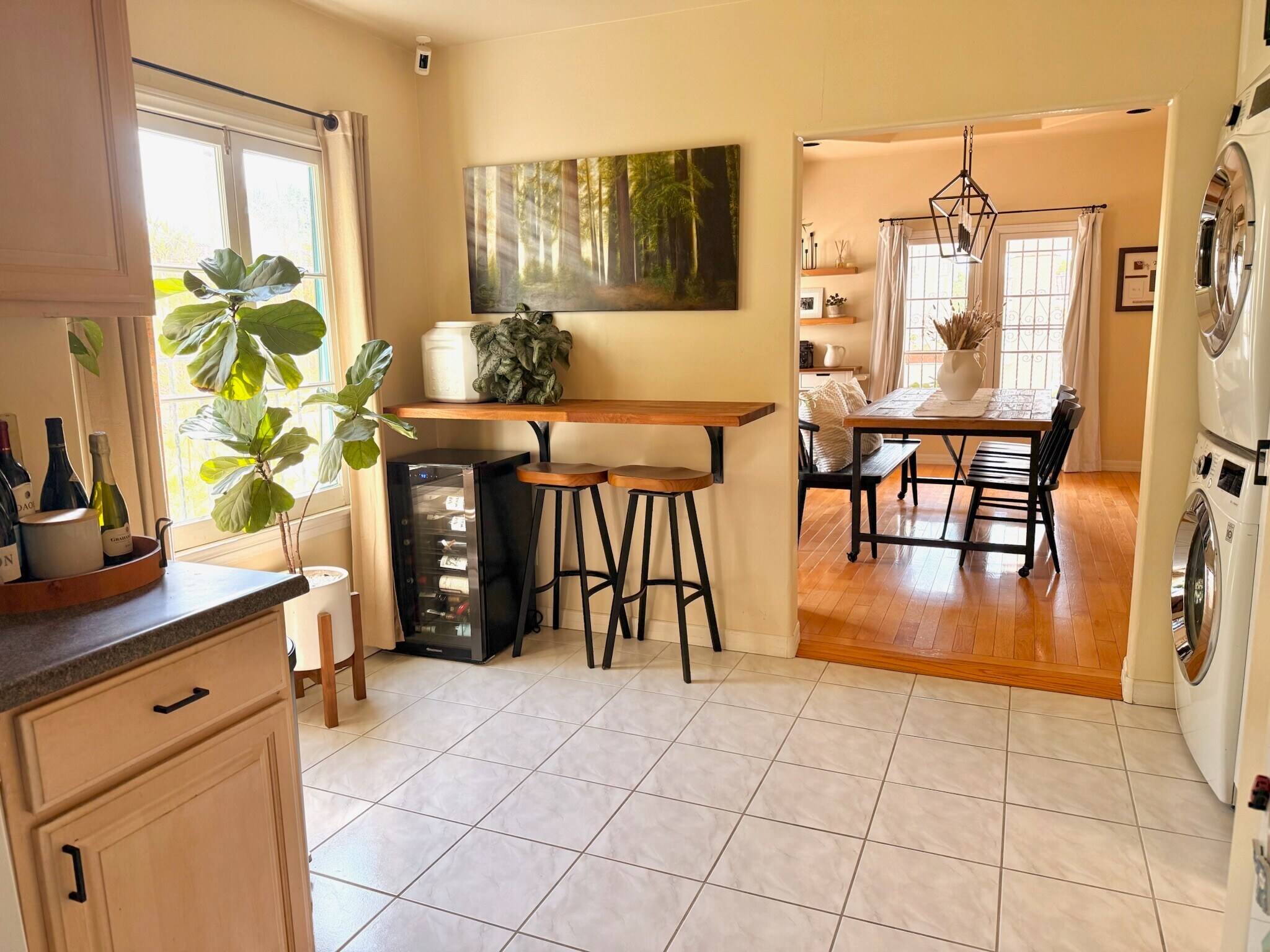 Kitchen, breakfast area - 222 S Hamilton Dr