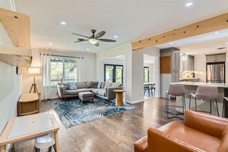 Building Photo - 1713 Mariposa Dr