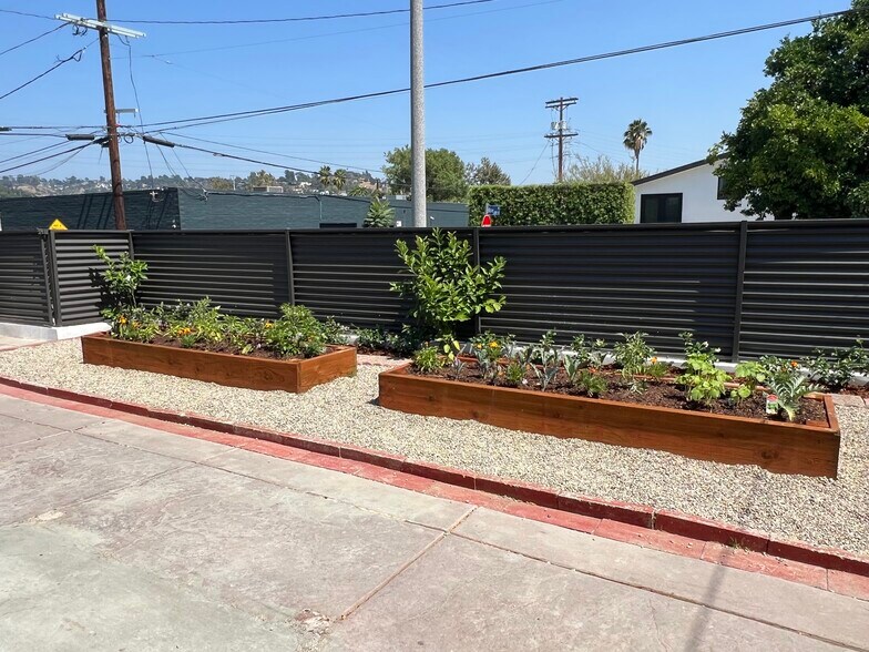 Building Photo - 2853 Denby Ave