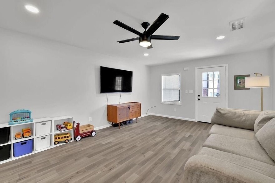 Building Photo - 280 Stone Mountain St