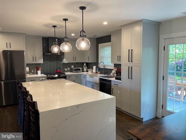 Building Photo - 7308 Idylwood Rd