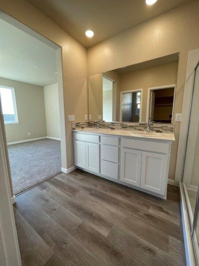 Building Photo - Great Galt 3 Bedroom