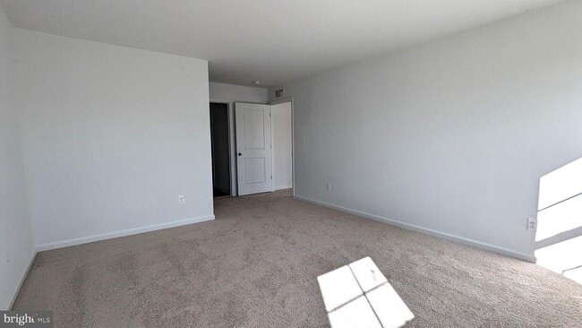 Building Photo - 11 Edinburgh Ct