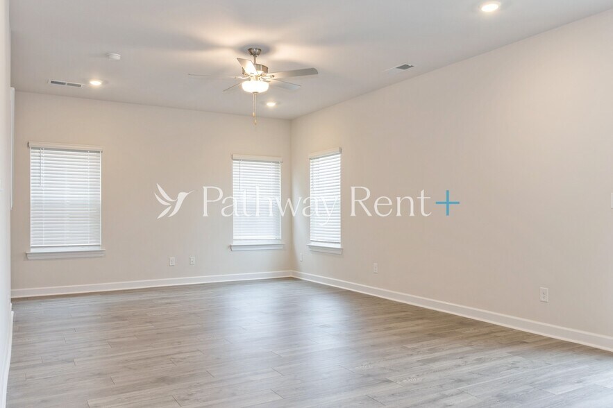 Building Photo - 2416 Nabali Wy