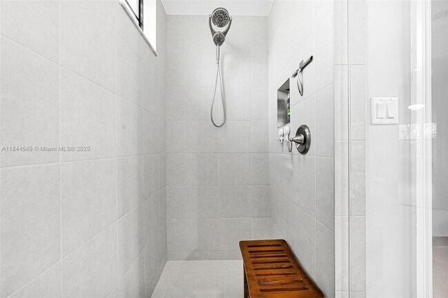 Building Photo - 8855 Watercrest Cir W