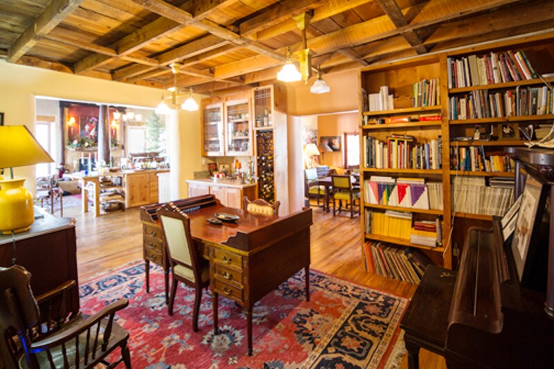 Building Photo - 519 La Lomita Rd